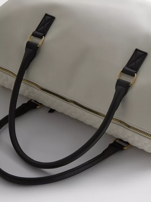 Disneys Mickey og venner-weekendbag med preget mønster