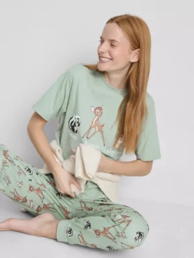 Disneys pysjamaser med Bambi-motiv