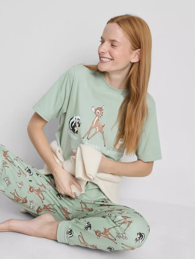 Disneys pysjamaser med Bambi-motiv