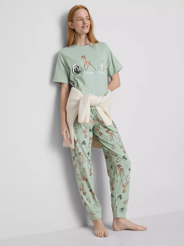 Disneys pysjamaser med Bambi-motiv