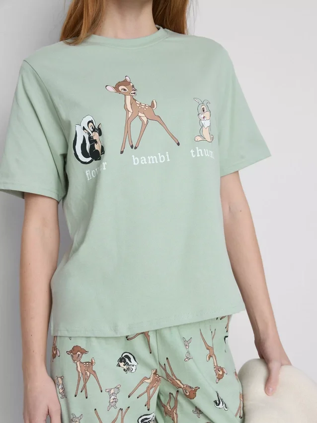 Disneys pysjamaser med Bambi-motiv
