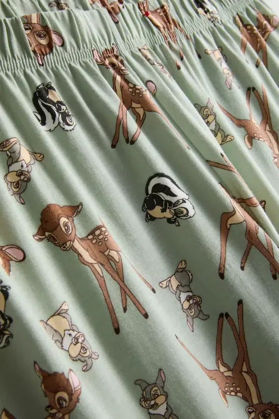 Disneys pysjamaser med Bambi-motiv