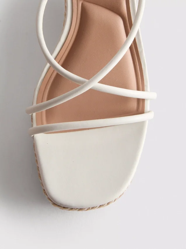 Espadriller med remmer og kilehæl