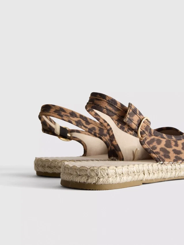 Espadrillesandaler med spenne bak