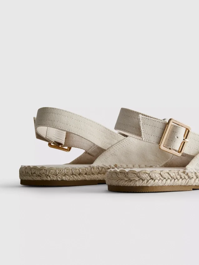 Espadrillesandaler med spenne bak