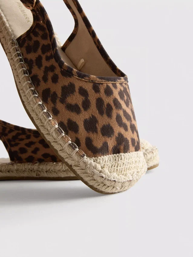 Espadrillesandaler med spenne bak