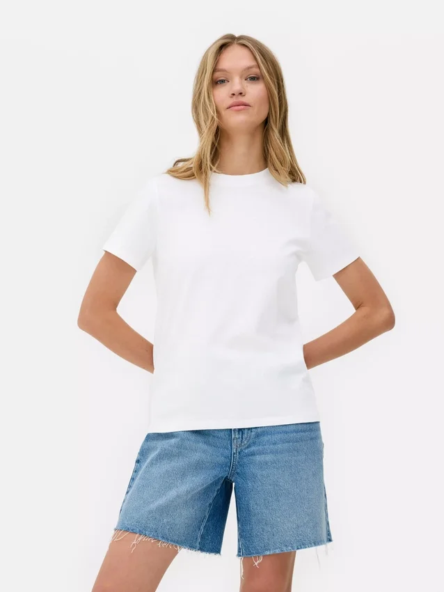Essential T-skjorte med korte ermer og rund hals
