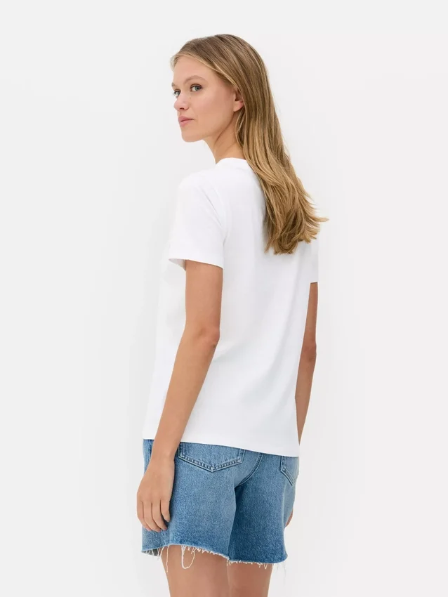 Essential T-skjorte med korte ermer og rund hals