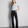 Flared-jeans i bomullsdenim med middels høy midje