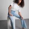 Flared-jeans i bomullsdenim med middels høy midje
