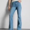 Flared-jeans i bomullsdenim med middels høy midje