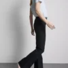Flared-jeans i bomullsdenim med middels høy midje