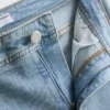 Flared-jeans i bomullsdenim med middels høy midje