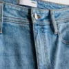 Flared-jeans i bomullsdenim med middels høy midje