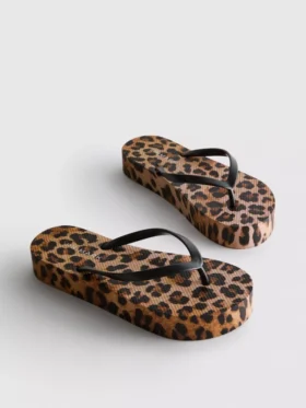 Flatform-flipflops med leopardmønster