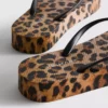 Flatform-flipflops med leopardmønster