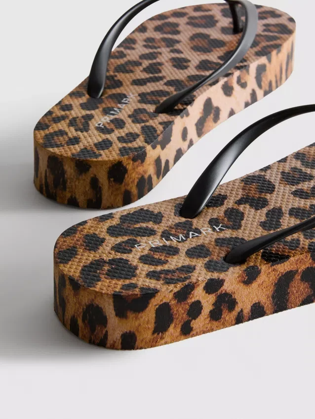 Flatform-flipflops med leopardmønster
