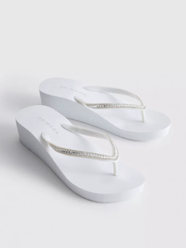 Flip-flops med kilehæl og rhinestones