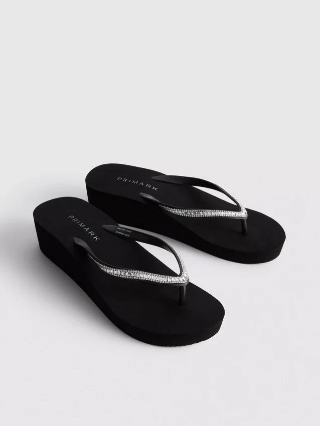 Flip-flops med kilehæl og rhinestones