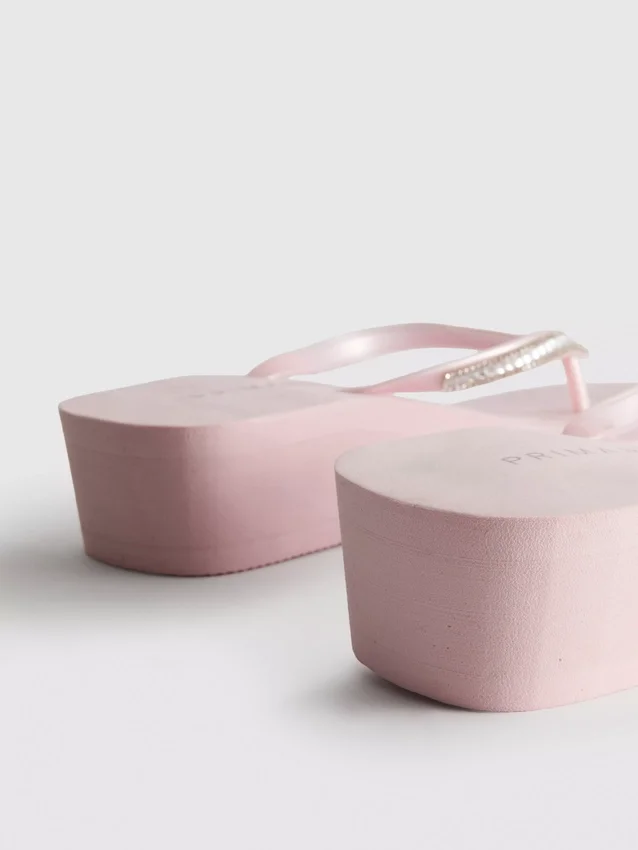 Flip-flops med kilehæl og rhinestones
