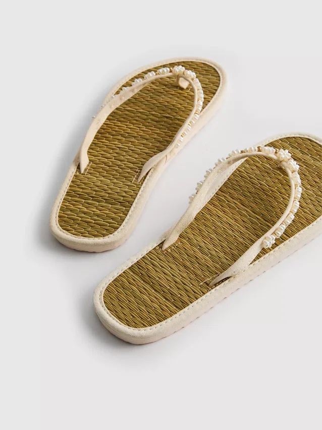 Flip-flops med sjøgress-effekt