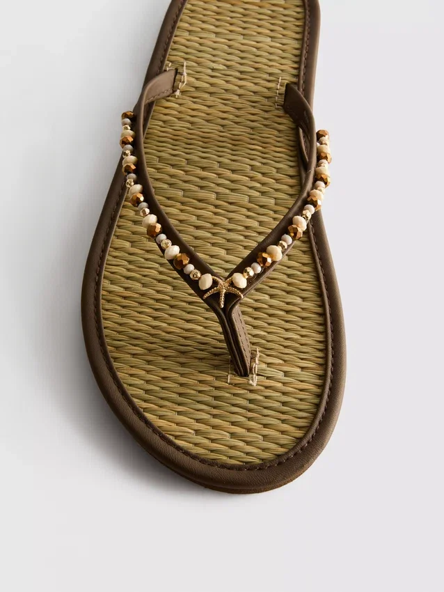 Flip-flops med sjøgress-effekt