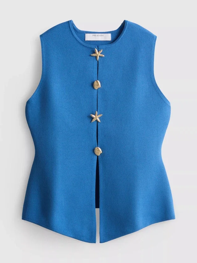 Formet vest med knapper
