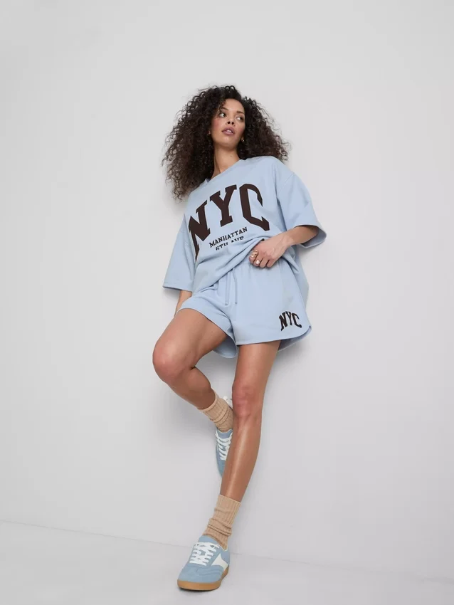 Fritidsshorts med høy bomullsandel i avslappet NYC-stil