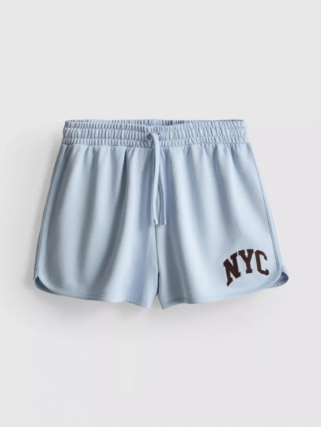 Fritidsshorts med høy bomullsandel i avslappet NYC-stil