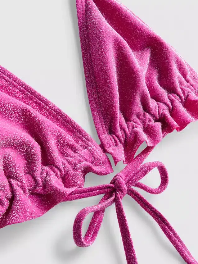 Glitrende trekantet bikinitopp med volanger