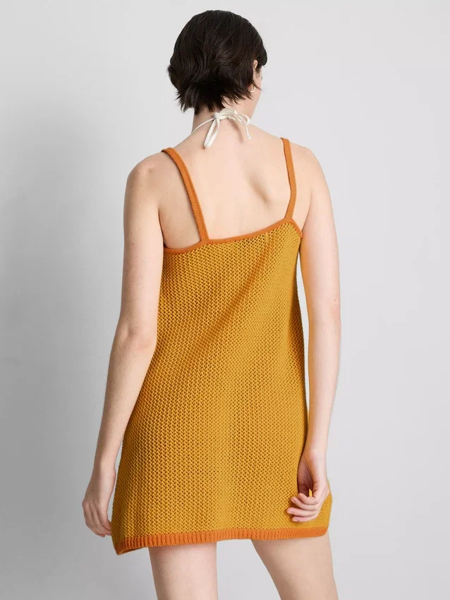 Heklet, brodert strandminikjole