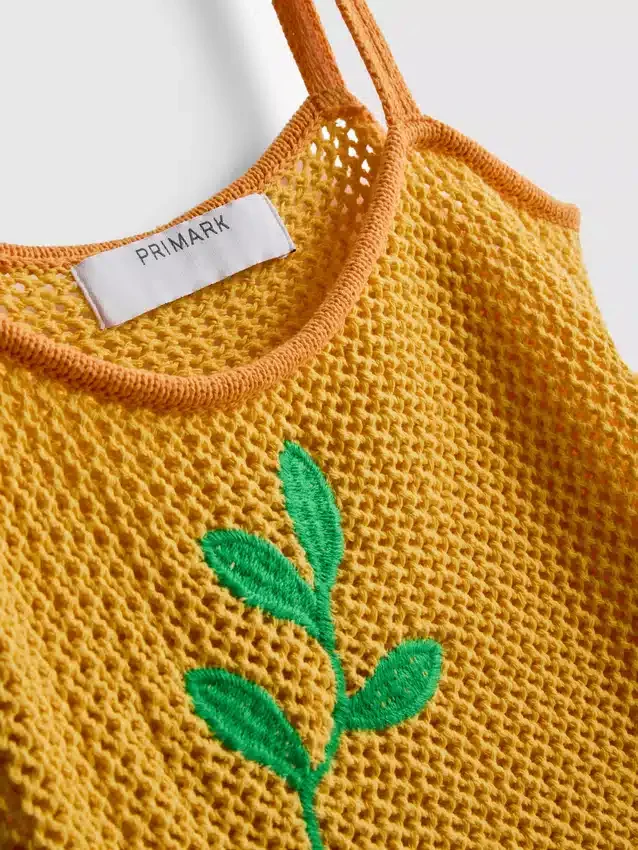 Heklet, brodert strandminikjole