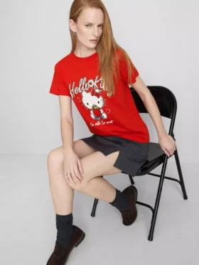 Hello Kitty bomulls-T-skjorte i avslappet stil med jordbærmotiv
