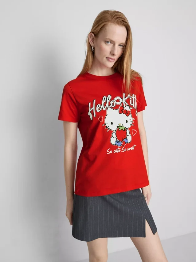 Hello Kitty bomulls-T-skjorte i avslappet stil med jordbærmotiv