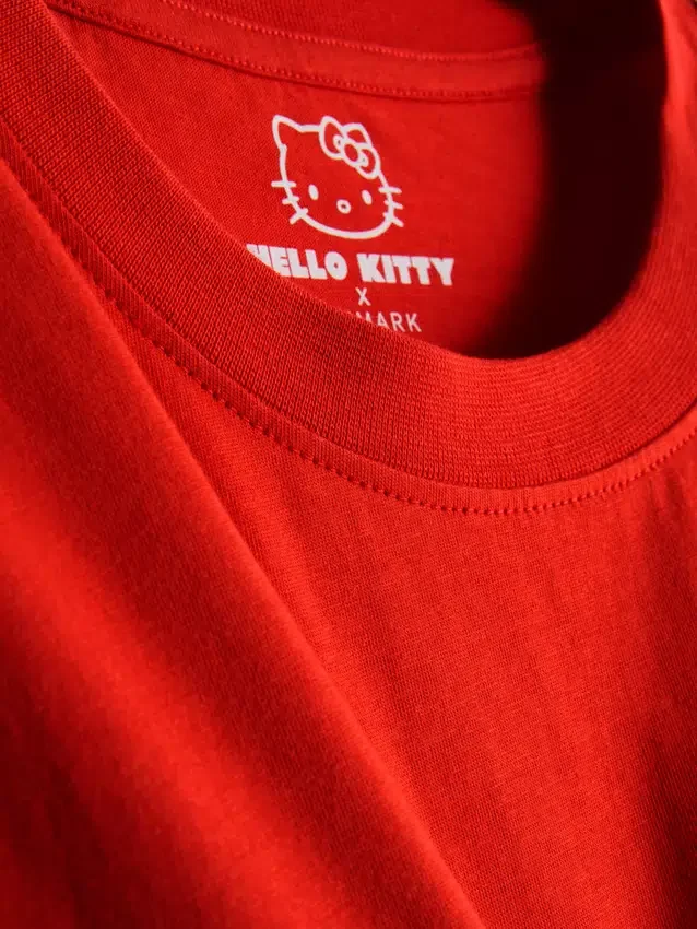 Hello Kitty bomulls-T-skjorte i avslappet stil med jordbærmotiv