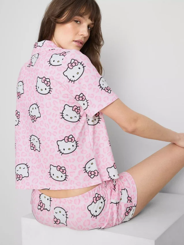 Hello Kitty-pysjamaser med korte bukser i boyfriend-stil