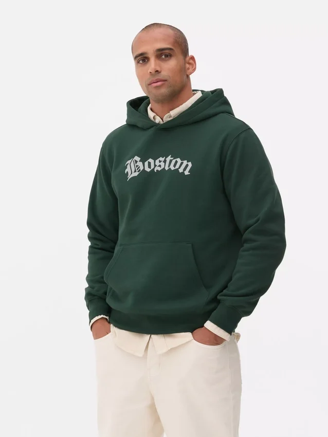 Hettegenser med Boston-motiv