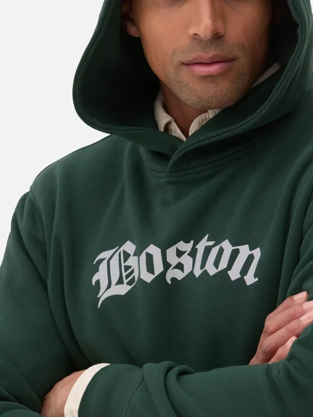Hettegenser med Boston-motiv