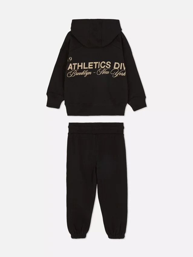 Hettegenser- og joggebuksesett fra Athletics-kolleksjonen
