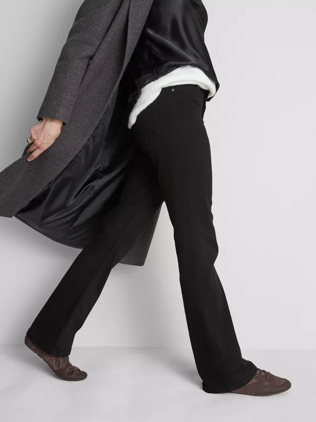 Jeans i bomull med middels høy midje og bootcut-passform