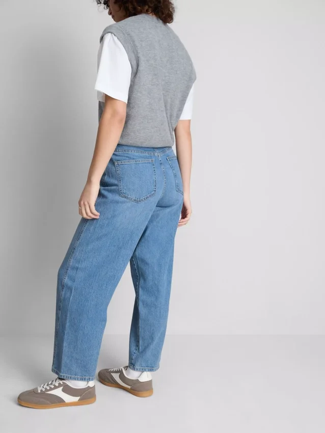Jeans i bomullsdenim med avsmalnende, rette ben