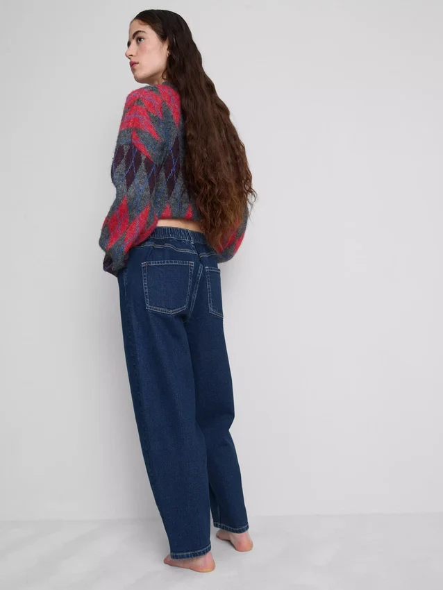 Jeans i bomullsdenim med høy midje og smalere ben