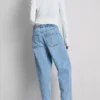 Jeans i bomullsdenim med høy midje og smalere ben