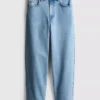 Jeans i bomullsdenim med høy midje og smalere ben