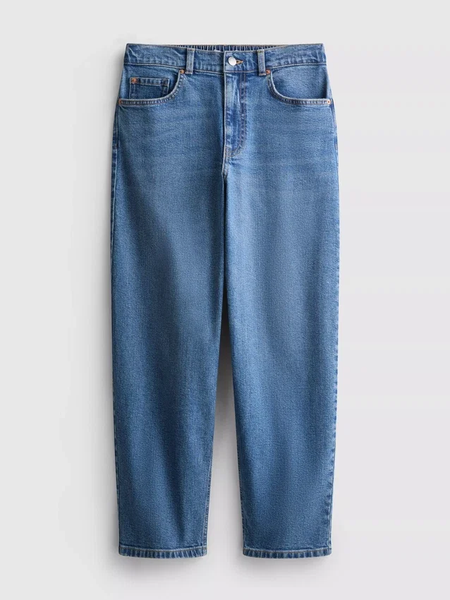 Jeans i bomullsdenim med høy midje og smalere ben