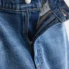 Jeans i bomullsdenim med høy midje og smalere ben