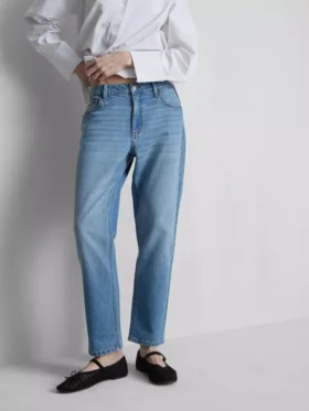 Jeans i bomullsdenim med middels høy midje og rette ben