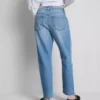 Jeans i bomullsdenim med middels høy midje og rette ben