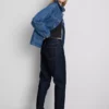 Jeans i bomullsdenim med middels høy midje og rette ben