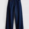 Jeans i bomullsdenim med middels høy midje og vide ben